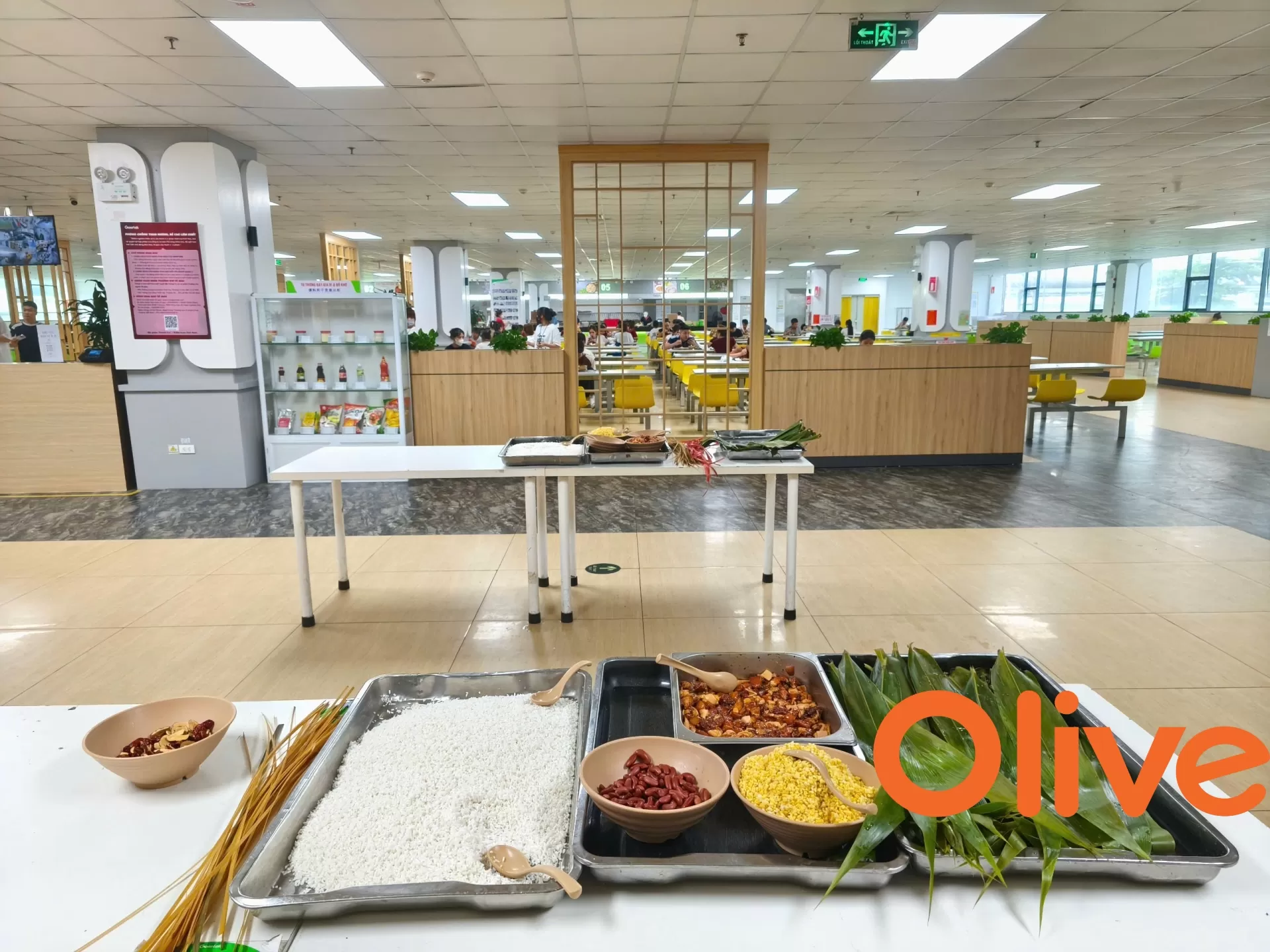 Olive tổ chức Tết Đoan Ngọ: Gói bánh ú – chơi trò chơi – tặng quà cho CBCNV