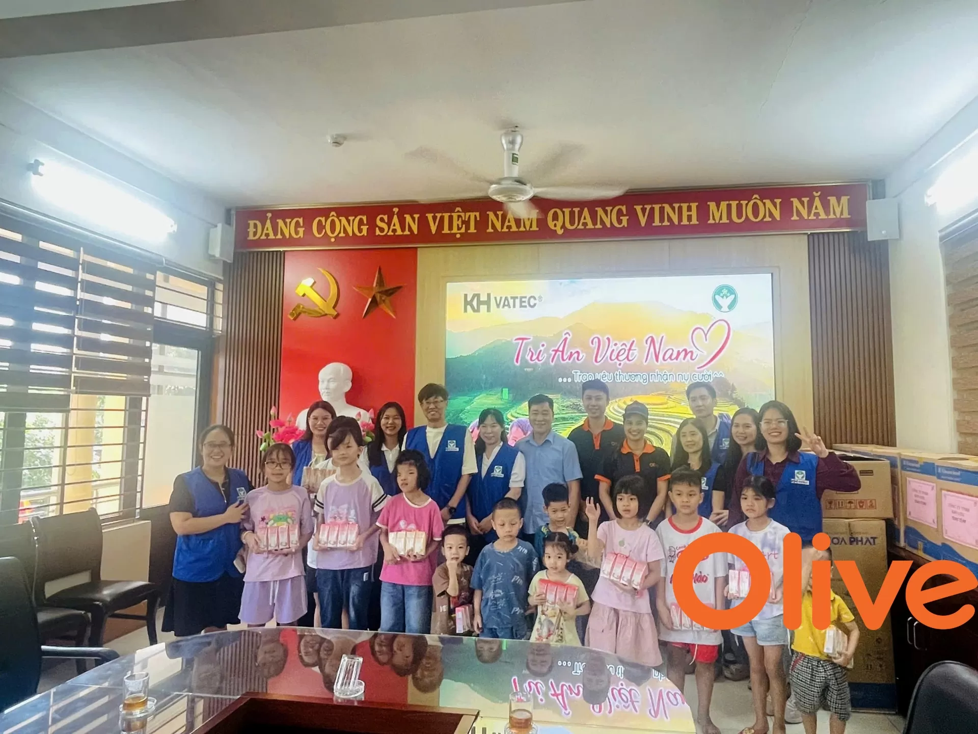 Olive tự hào cùng khách hàng tham gia hoạt động từ thiện để lan tỏa tình yêu thương